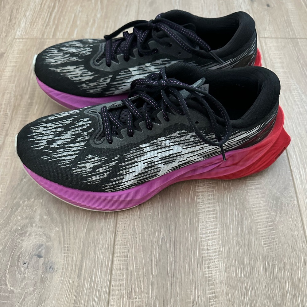 ASICS Novablast 3